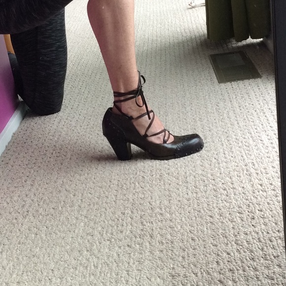 Moma Ankle Wrap Shoes - Picture 3 of 8